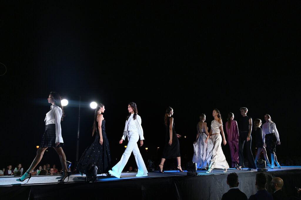 Sfilata di Moda L&rsquo;Haute Couture sartorialit&agrave; luxury Pr&ecirc;t-&agrave;-porter