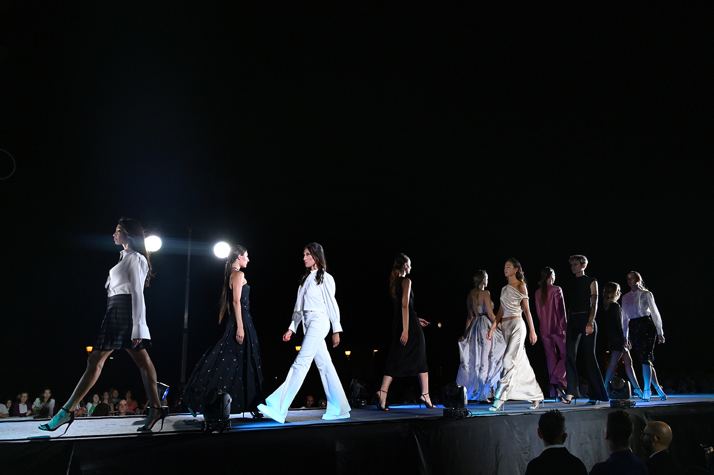 Sfilata di Moda L&rsquo;Haute Couture sartorialit&agrave; luxury Pr&ecirc;t-&agrave;-porter